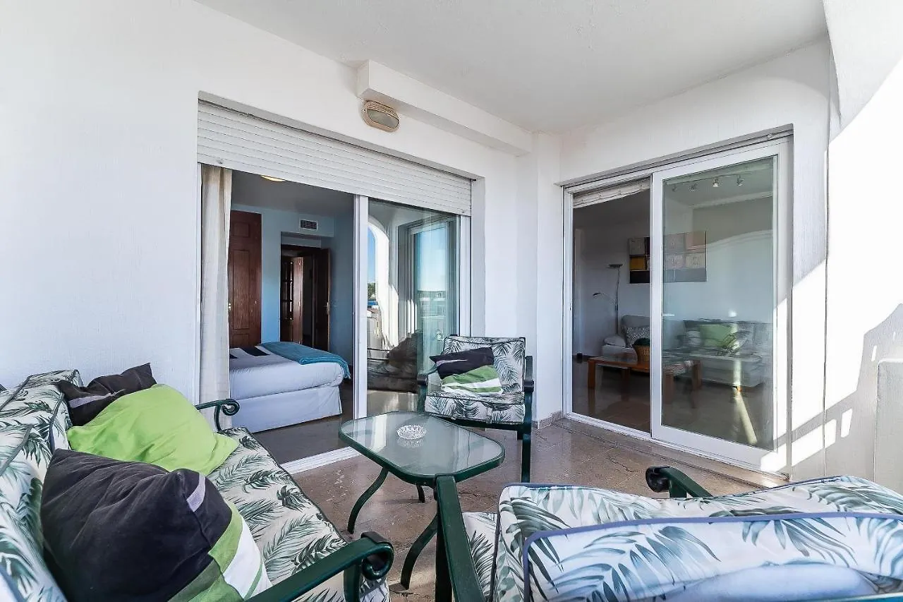 ベナルマデナLuminoso Apartamento Con Terraza, Jardin Y Piscina.アパートメント アパート